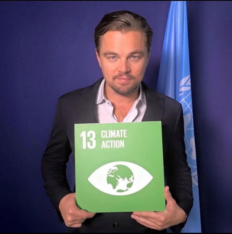 O ator também é conhecido por fazer doações em tempos de tragédias, como no terremoto de 2010, no Haiti. Em 2014, foi nomeado representante da ONU sobre as mudanças climáticas.