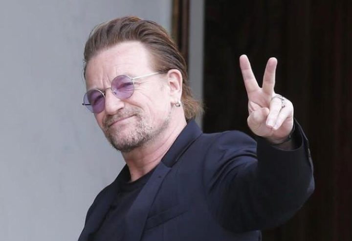 Em 2011, durante passagem pelo Brasil, Bono levou membros do Greenpeace para as apresentações da banda, em São Paulo.