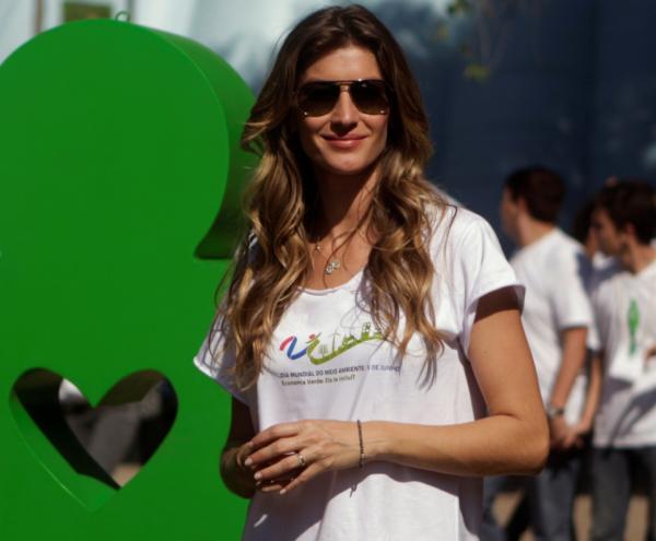 Gisele Bündchen: A modelo brasileira também é um nome importante do ativismo ambiental. A partir de uma visita que fez à região do Xingu, na Amazônia, em 2013, Gisele se engajou de vez na causa.