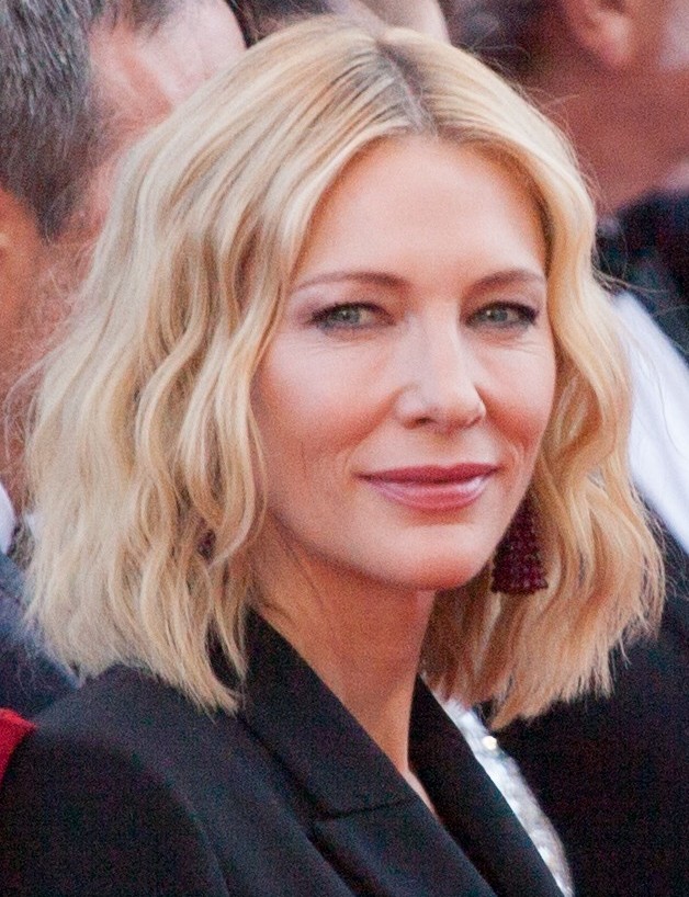 Cate Blanchett: A renomada atriz é superengajada na causa ambiental e instalou painéis de energia solar em sua casa com o intuito de diminuir em 20% o consumo doméstico de água e luz. 