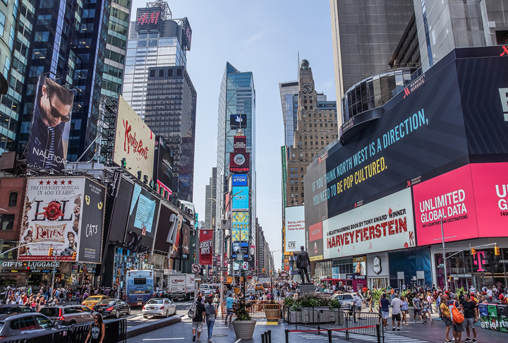 1º - Times Square (Estados Unidos) - Com base em mais de 1,7 mil avaliações negativas, que a descrevem como “decepcionante” ou uma “armadilha para turistas”, um dos locais mais icônicos da América lidera a lista. Fica em Nova York e atrai grandes aglomerações - cerca de 330 mil pessoas passam por lá diariamente.