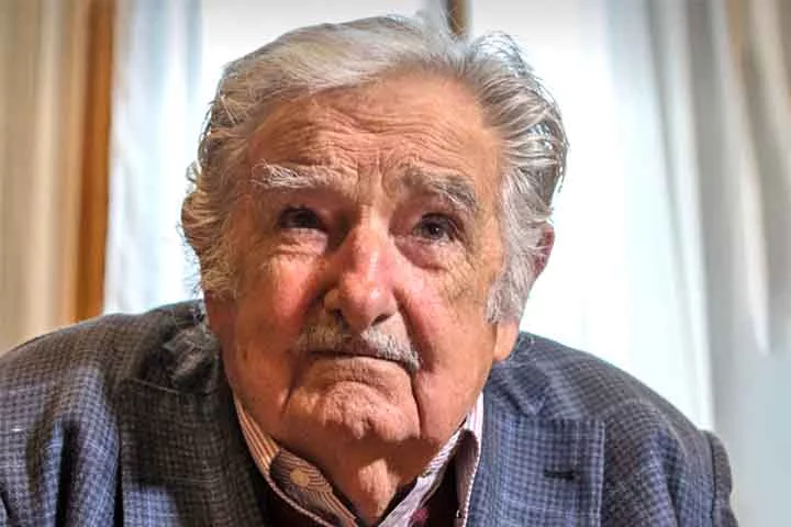 José “Pepe” Mujica, ex-presidente do Uruguai, declarou em entrevista ao jornal local “Búsqueda” que não recorrerá a novos tratamentos para o câncer no esôfago, descoberto no início de 2024. A declaração foi dada no dia 09/01. 
