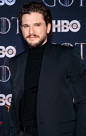  Kit Harington - O ator britânico, astro de Game of Thrones, carrega desde criança a sua caneta preferida. Ele diz que já perdeu de tudo, esquecendo objetos por aí,  menos o amuleto.