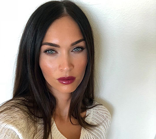Megan Fox - A atriz e modelo americana revelou que não consegue usar talheres em restaurantes ou qualquer outro local público, pois fica pensando nas bactérias. Ela também declarou que ouve músicas de Britney Spears no avião, pois tem certeza que não vai morrer ouvindo nada da cantora americana! 