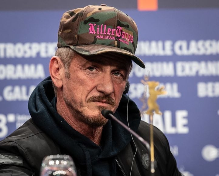 Sean Penn - O prestigiado ator, que já foi casado com Madonna, se envolve com causas políticas e humanitárias, e defende os direitos civis. 
Ele já se envolveu em esforços humanitários após o furacão Katrina e o terremoto no Haiti. 