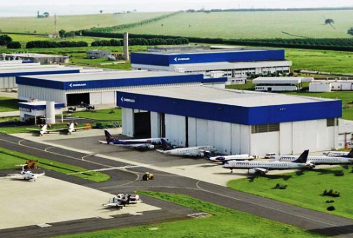 No pequeno município paulista localiza-se uma unidade de produção da Embraer, fabricante brasileira de aviões. A presença da empresa gera empregos e inovação na cidade. 

