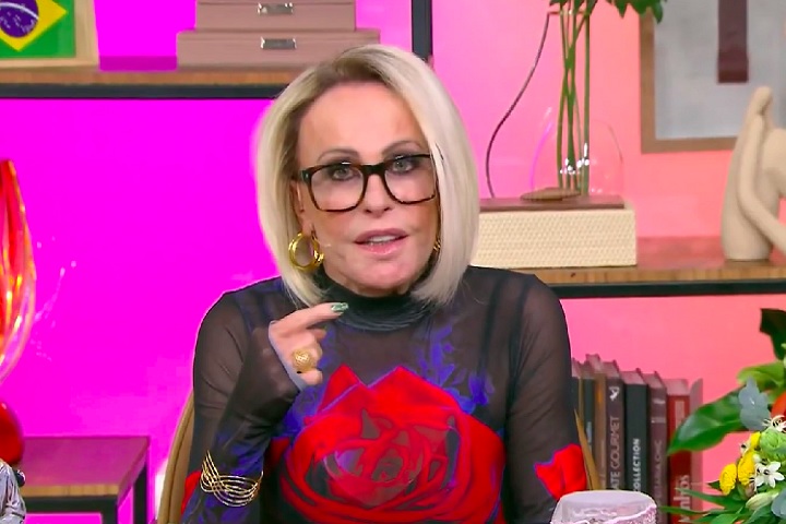 Normalmente eu não uso esse espaço tão grandioso aqui para responder coisa para ninguém, né? Que esse é um tipo de fofoca, gente, que vem e vai. Mas dessa vez não mexeram só comigo, mexeram com meu time, com minha equipe, disse ela.