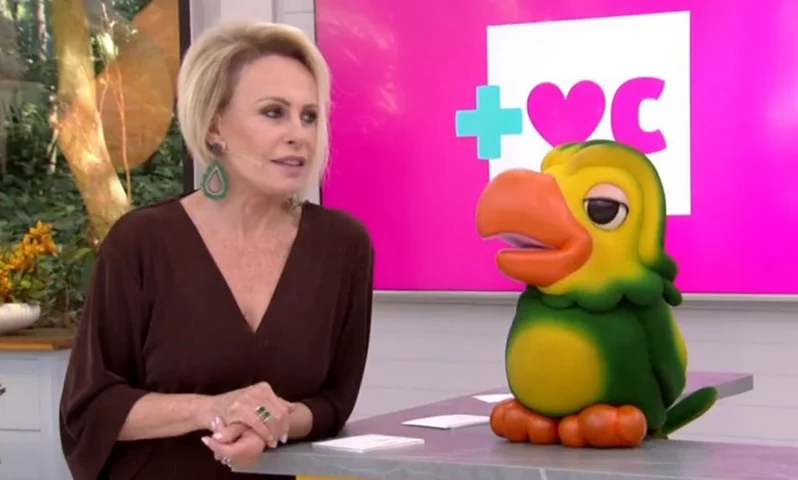 Na ocasião, Ana Maria esclareceu nas redes que sua ausência foi devido a compromissos profissionais, descartando problemas de saúde. 