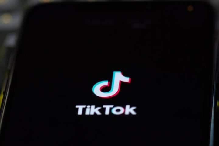 Nos Estados Unidos, o Supremo Tribunal realizou audiências sobre uma lei que prepara o banimento do TikTok devido à propriedade do aplicativo pela ByteDance, alegando risco à segurança nacional.
