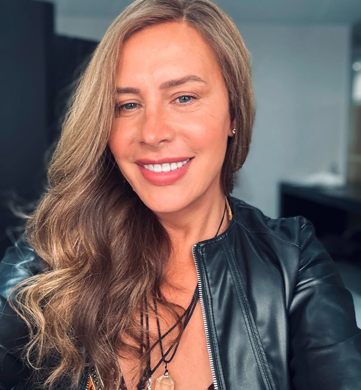 No país da América Central, chamou a atenção do público com suas performances nas séries Corazón Salvaje (2009) e El Señor de los Cielos (2014), ainda como Juan Carlos Gascón.