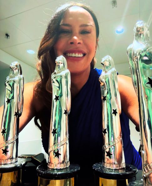 Apesar dos ataques e das polêmicas em torno do filme, Karla Sofía Gascón vive seu melhor momento na carreira, que pode ganhar ainda mais peso no dia 2 de março, data da cerimônia do Oscar.