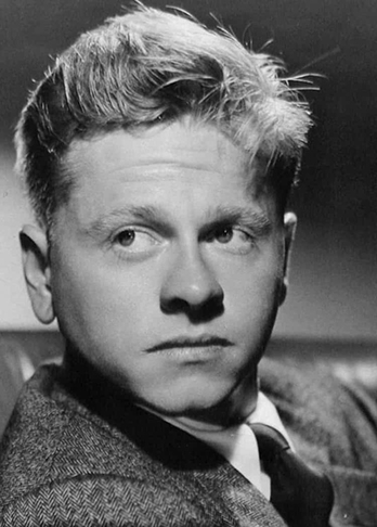 Mickey Rooney - O ator americano serviu ao Exército dos EUA na Europa. Foi treinado para ser franco-atirador e dava moral aos companheiros nas linhas de frente das batalhas. 