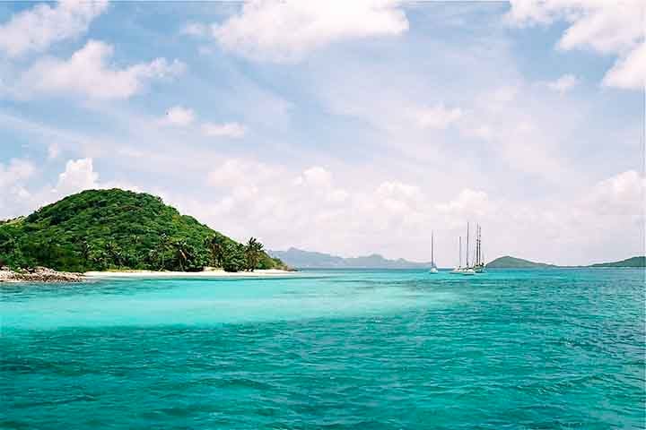 Suas águas, com grande parte do Oceano Atlântico e do Mar do Caribe, banham trechos dos territórios de Estados Unidos, México e Cuba. No caso americano, ele fica na costa dos estados da Flórida, Alabama, Mississippi, Louisiana e Texas.


