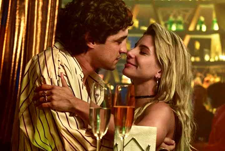 Na dramatização da trajetória de Senna, a atriz Julia Foti interpreta Adriana Galisteu e sua participação dura menos de dois minutos (1 minuto e 33 segundos). O reduzido espaço para a personagem teve repercussão negativa nas redes sociais.

