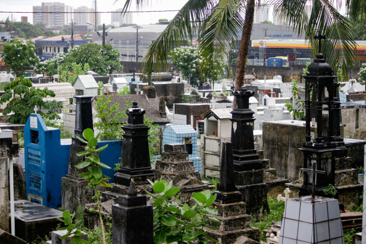 Cemitério da São José, na Parangaba, é um dos que atingiu a capacidade máxima