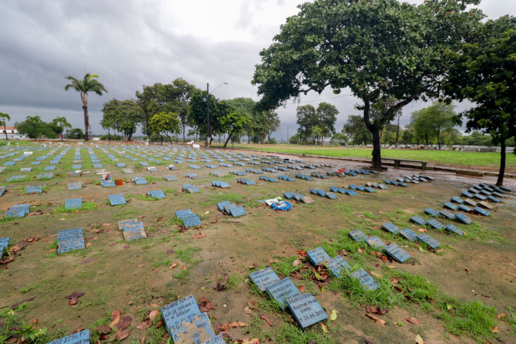 ￼CEMITÉRIO Parque Bom Jardim é responsável pelo sepultamento de pessoas que não têm jazigos reservados e corpos não reclamados