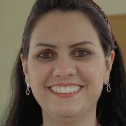 Doani foi reconhecida por dar aulas de ensino bilíngue de libras (Língua Brasileira de Sinais) e português.