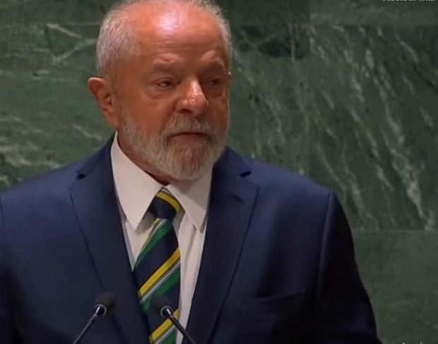 O presidente Lula lançou no dia 14 de janeiro o programa Mais Professores para o Brasil. A iniciativa reúne um conjunto de ações integradas para promover a valorização e a qualificação dos professores da educação básica, assim como o incentivo à docência. Estima-se que o programa beneficiará cerca de 50 milhões de pessoas. 