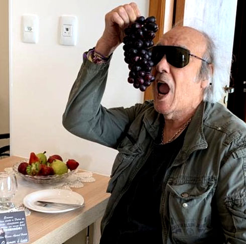 O Tremendão sempre carregou uma personalidade gentil e carismática, característica que cativou tanto fãs quanto colegas de profissão. 