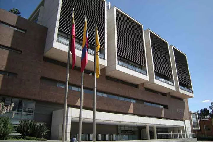 “O recuo dos glaciares é um processo natural, acelerado pelas mudanças climáticas, mas neste caso o que resta do gelo está no topo e numa superfície muito pequena que não chega a dois hectares, explicou Sulbarán à RFI.