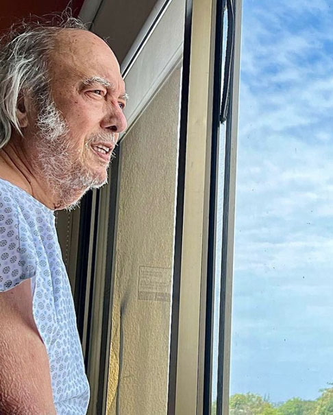 Erasmo Carlos faleceu em 22 de novembro de 2022, aos 81 anos, em decorrência de problemas causados por uma síndrome edemigênica (quando há excesso de líquido nos tecidos do corpo).