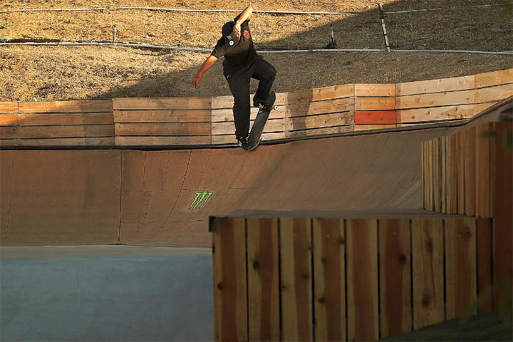 Nos anos 80, skatistas passaram a construir suas próprias pistas e a modalidade se associou à cultura hiphop.
