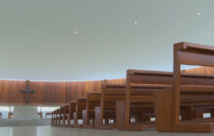 A igreja foi projetada pelos arquitetos André Velloso e Eder Alencar, do escritório ARQBR, em parceria com a arquiteta Luciana Saboia, da Universidade de Brasília.