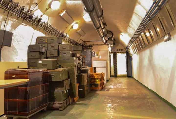 Nuclear Bunker Museum (Praga, República Tcheca) - Localizado sob uma conhecida cervejaria na cidade, este museu é um ponto de encontro para músicos e artistas.