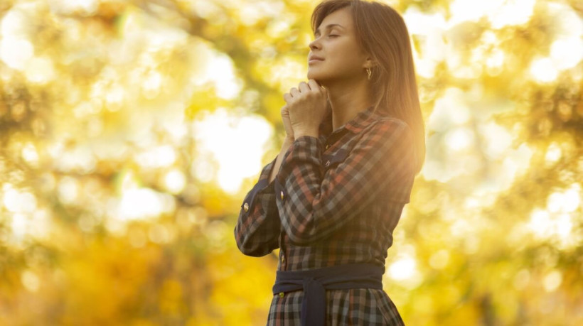 A fé se fortalece quando cultivamos um coração reconhecido pelas dádivas recebidas (Imagem: fantom_rd | Shutterstock)