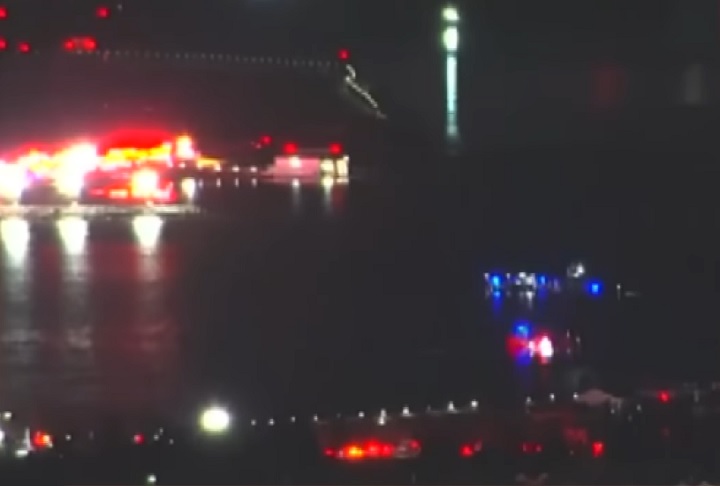 Até a tarde desta quinta-feira (30/01), 28 corpos haviam sido resgatados, sendo 27 do avião e 1 do helicóptero. Segundo as autoridades americanas, não há sobreviventes.