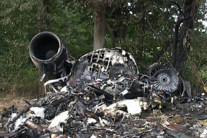 Voo 5191 da Comair (2006): Um Bombardier CRJ100 saiu da pista durante a decolagem em Lexington, Kentucky, colidindo com árvores. Das 50 pessoas a bordo, apenas uma sobreviveu.