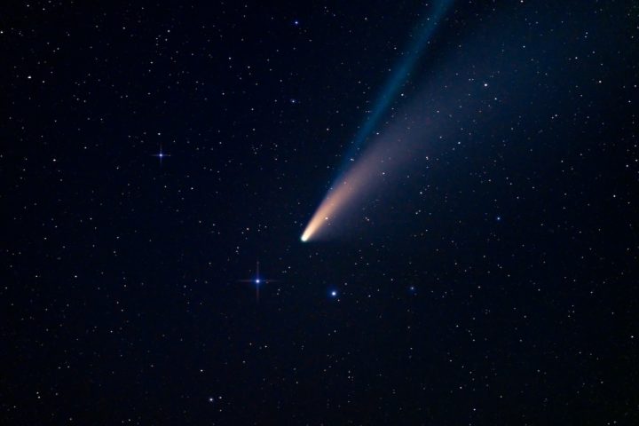 Já a famosa chuva de meteoros chamada se Geminídeas, com picos de visibilidade impressionantes no calendario astronômico , será entre os dias 13 e 14 de dezembro tendo ate 120 meteoros por hora. 