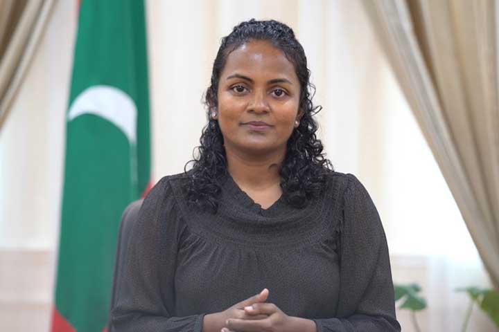 Em maio de 2021, Aminath Shauna, ministra do Meio Ambiente, já ressaltava que a República das Maldivas era o país mais vulnerável do mundo, considerando as mudanças climáticas. Para tentar conter as ameaças do clima, o país começou a adotar medidas como a redução das emissões de carbono e a construção de cidades flutuantes.