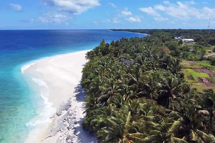 Por isso, até o ano de 2100, o arquipélago poderá ser totalmente submerso, visto que 80% das ilhas das Maldivas estão apenas um metro acima do nível do mar.