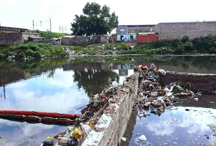 O despejo diário de milhões de toneladas de esgoto e a presença de metais pesados são os grandes motivo de sua poluição. O rio é conhecido como Matadouro, por ser lar de resíduos de matadouros e curtumes, emitindo mau cheiro.