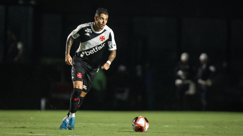 O Vasco enfrenta o Volta Redonda pelo Campeonato Carioca. 