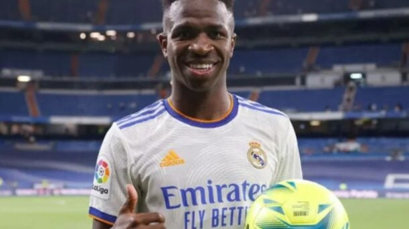 Brasileiro tem 101 defendendo a equipe da Espanha, além de 14 títulos em praticamente sete anos 