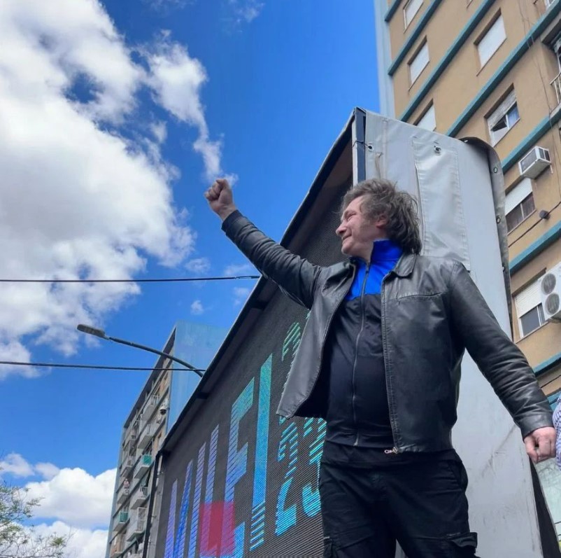 Javier Gerardo Milei  foi eleito presidente da Argentina no dia 19/10/2023. Ele derrotou no segundo turno o candidato governista Sérgio Massa, ex-ministro da Economia.