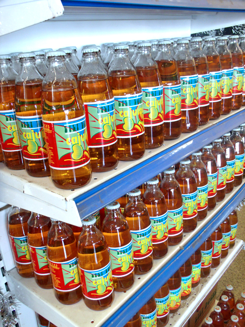 A gastronomia piauiense também é parte da cultura do estado. E um dos destaques é a popular Cajuína, bebida sem álcool feita a partir do suco de caju, com coloração amarelo-âmbar resultante da caramelização do açúcar natural da fruta. 