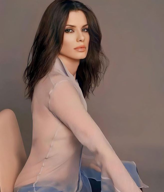 Em outubro de 2023, dois meses após a morte de Randall, tentando se reerguer, Sandra postou uma foto em que aparecia belíssima, mas com extrema simplicidade. E pediu aos fãs que dessem uma nota. Ela recebeu enxurradas de elogios e de incentivos para se recuperar da perda. 