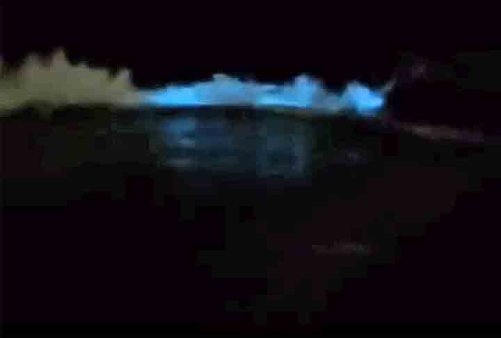 Imagens de um espetáculo natural de encher os olhos no litoral brasileiro viralizaram na internet no fim.de 2024. O fenômeno do “Mar Iluminado” foi nas praias do Sossego, Camboinhas e Itacoatiara, situadas na Região Oceânica de Niterói, no Rio de Janeiro.
