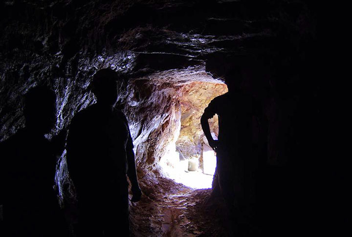 A primeira reserva foi descoberta em 1974 e nela puderam ser encontrados cristais de quartzo gigantes que atingiam até 10m de comprimento e 1m de diâmetro.