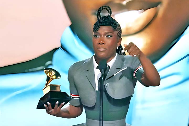 A rapper Doechii, de 26 anos, venceu o Grammy na categoria “Melhor Álbum de Rap” do Grammy 2025. 
