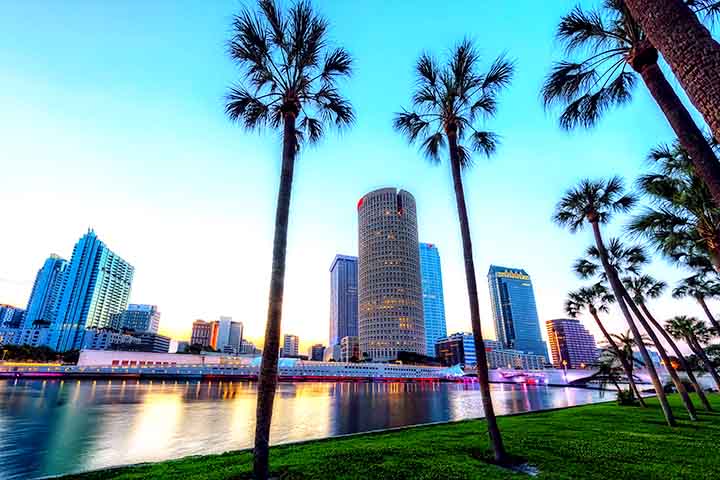 A rapper e compositora nasceu no dia 14 de agosto de 1998 em Tampa, na Flórida. Seu nome de batismo Jaylah J’mya Jickmon. 
