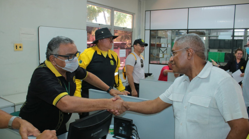 Catanho aproveitou o primeiro dia como gestor para conhecer de perto os servidores