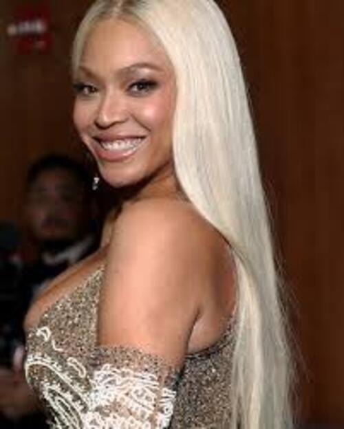 Pela primeira vez, Beyoncé conquistou o prêmio de Álbum do Ano no Grammy. Ela foi premiada no domingo, 2 de fevereiro, pelo disco 