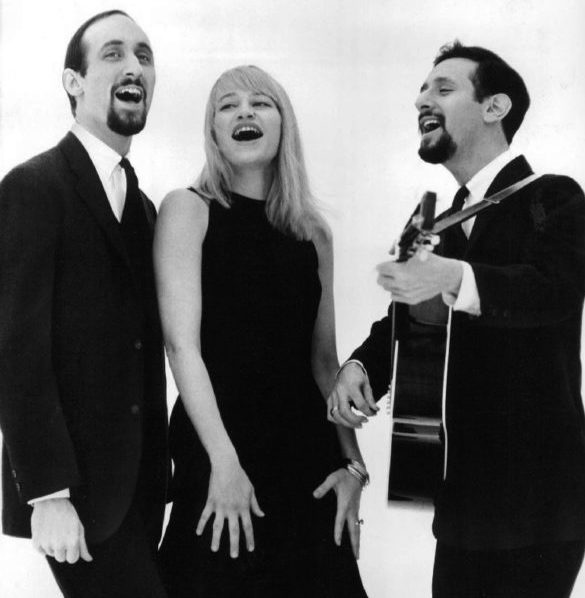 Blowin' in the Wind tornou-se um hino dos movimentos de direitos civis e paz, com suas perguntas retóricas sobre liberdade, justiça e igualdade ressoando amplamente.