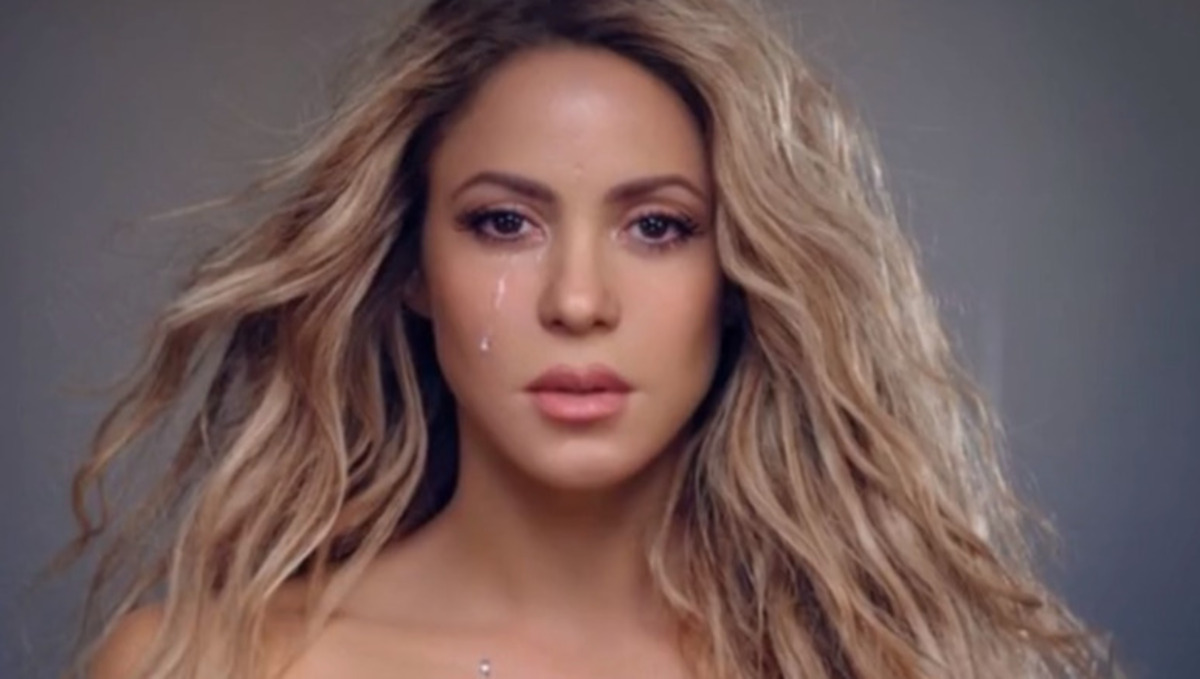 Shakira se prepara justamente para o início de sua turnê Las Mujeres Ya No Lloran  e a expectativa é enorme entre seus fãs. A cantora colombiana anunciou sua chegada ao Brasil para dois shows, que acontecerão nos dias 11 de fevereiro, no Rio de Janeiro, e 13 de fevereiro, em São Paulo.