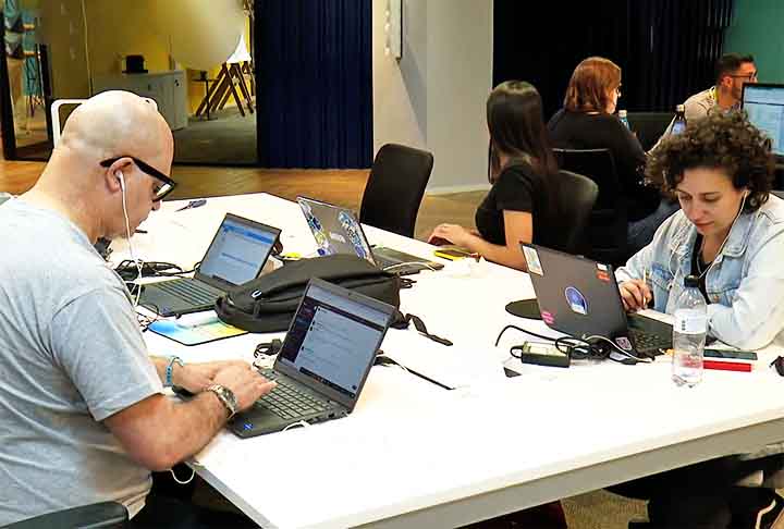 Eu trabalhava horário normal, nove, dez horas por dia. Fazia faculdade à noite, ganhava salário mínimo”, contou o empresário Caio Ramos Vasconcelos ao Jornal Nacional.