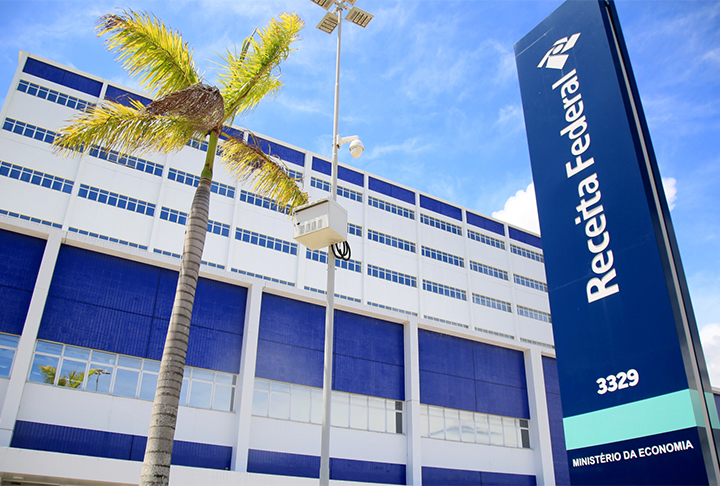 Tratava-se de uma ampliação do monitoramento em benefício da fiscalização, além de dar maior eficiência para as operações financeiras. 
